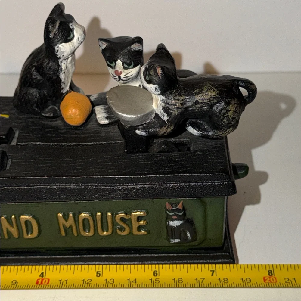 Design Toscano. Cat & Mouse Reproduction Vintage Cast Iron Mechanical Bank Heavy